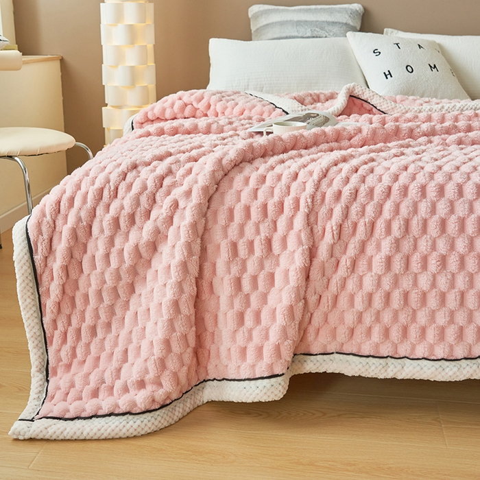 91家纺网 家纺一手货源 找家纺 乐家欣 2025新款A类金龟绒多功能毛毯高克重法莱绒牛奶绒贝贝绒保暖毛毯 嫩粉