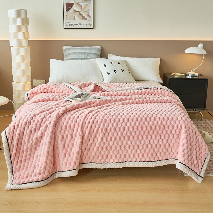 91家纺网 家纺一手货源 找家纺 乐家欣 2025新款A类金龟绒多功能毛毯高克重法莱绒牛奶绒贝贝绒保暖毛毯 嫩粉