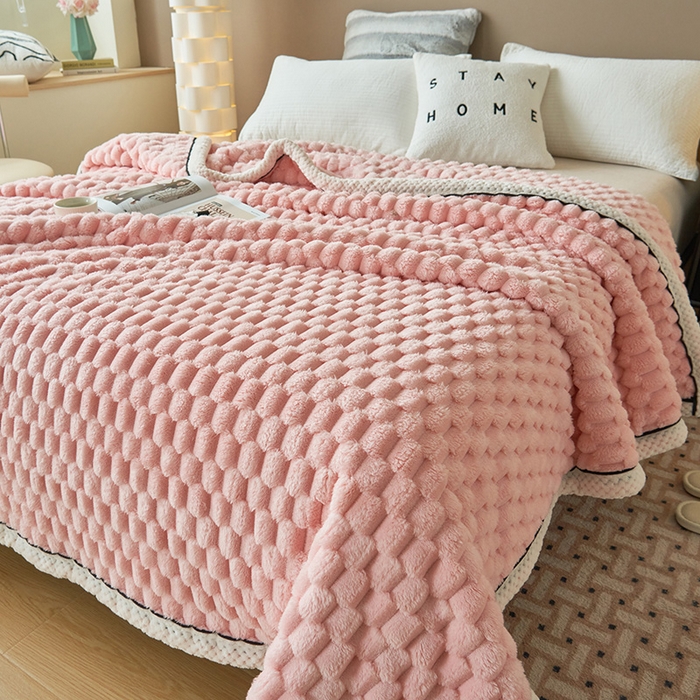 91家纺网 家纺一手货源 找家纺 乐家欣 2025新款A类金龟绒多功能毛毯高克重法莱绒牛奶绒贝贝绒保暖毛毯 嫩粉