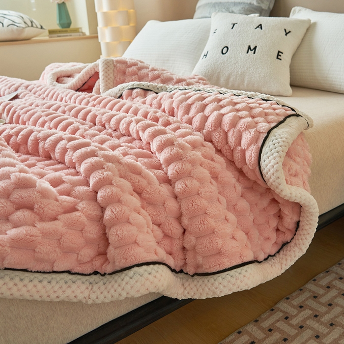 91家纺网 家纺一手货源 找家纺 乐家欣 2025新款A类金龟绒多功能毛毯高克重法莱绒牛奶绒贝贝绒保暖毛毯 嫩粉