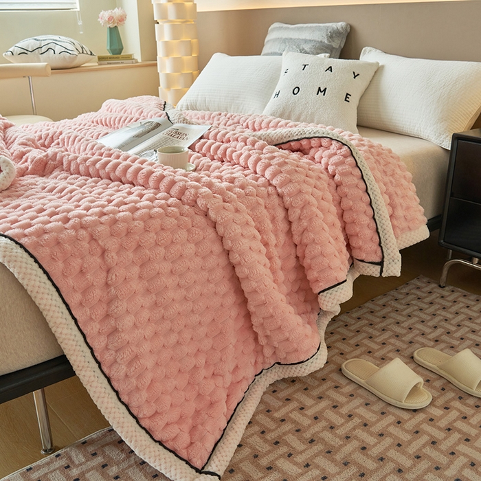 91家纺网 家纺一手货源 找家纺 乐家欣 2025新款A类金龟绒多功能毛毯高克重法莱绒牛奶绒贝贝绒保暖毛毯 嫩粉