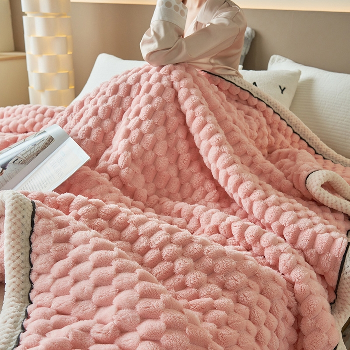 91家纺网 家纺一手货源 找家纺 乐家欣 2025新款A类金龟绒多功能毛毯高克重法莱绒牛奶绒贝贝绒保暖毛毯 嫩粉