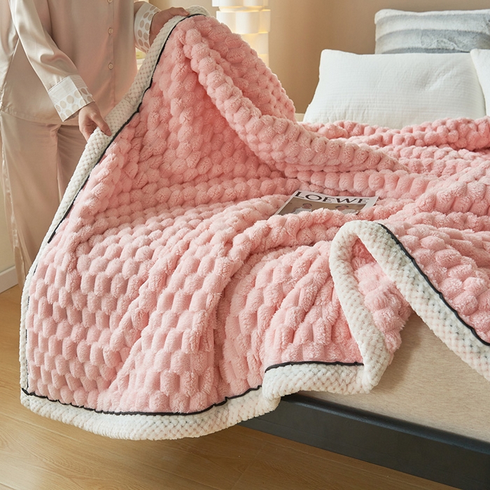 91家纺网 家纺一手货源 找家纺 乐家欣 2025新款A类金龟绒多功能毛毯高克重法莱绒牛奶绒贝贝绒保暖毛毯 嫩粉