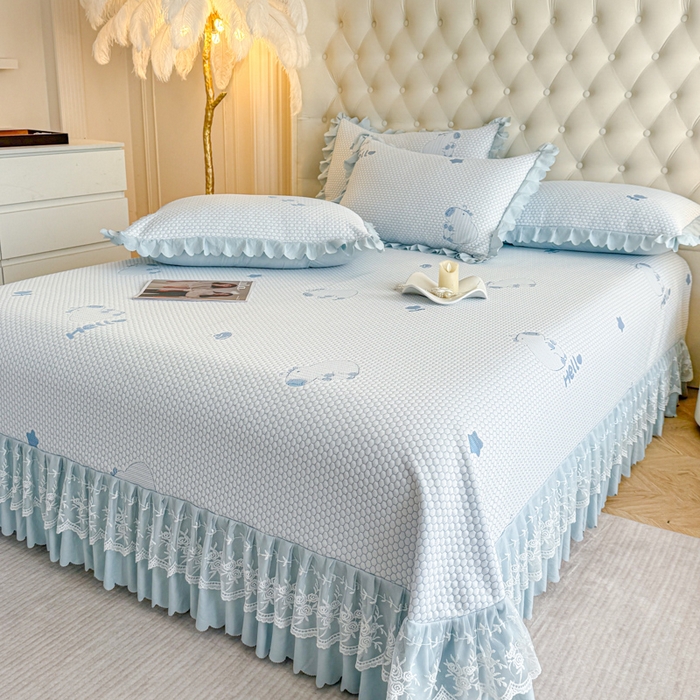 91家纺网 家纺一手货源 找家纺 美莱家纺 2025新款床盖款冰豆豆凉席床裙冰丝席小冰熊夏被单件三件套四件套 卡皮巴拉-兰