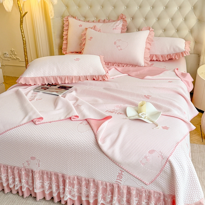 91家纺网 家纺一手货源 找家纺 美莱家纺 2025新款床盖款冰豆豆凉席床裙冰丝席小冰熊夏被单件三件套四件套 卡皮巴拉-玉