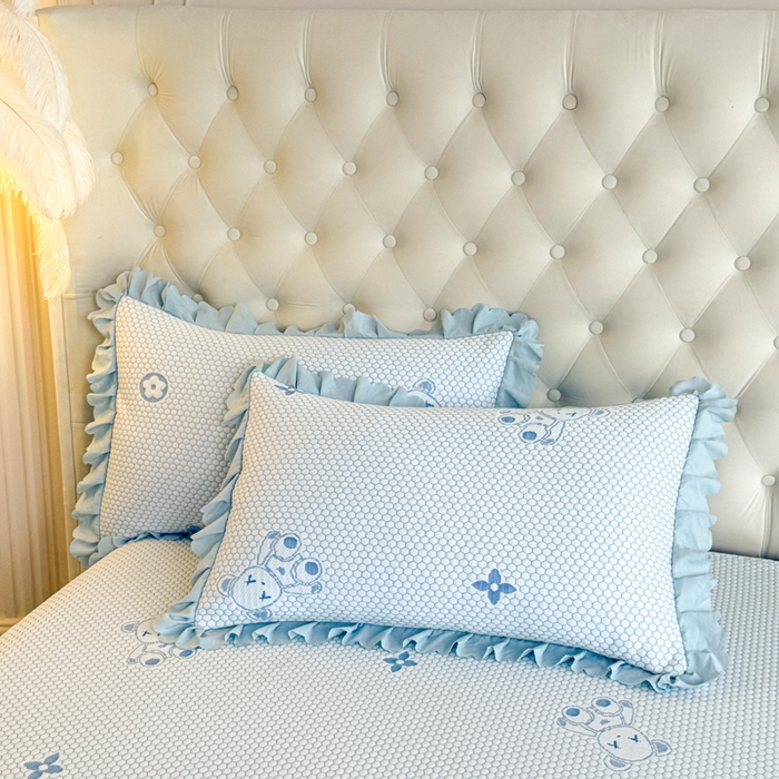 91家纺网 家纺一手货源 找家纺 美莱家纺 2025新款床盖款冰豆豆凉席床裙冰丝席小冰熊夏被单件三件套四件套 小冰熊-兰