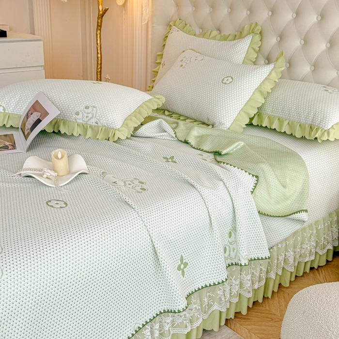 91家纺网 家纺一手货源 找家纺 美莱家纺 2025新款床盖款冰豆豆凉席床裙冰丝席小冰熊夏被单件三件套四件套 小冰熊-绿