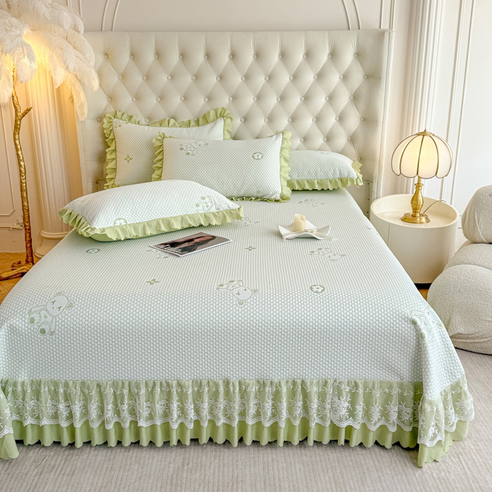 91家纺网 家纺一手货源 找家纺 美莱家纺 2025新款床盖款冰豆豆凉席床裙冰丝席小冰熊夏被单件三件套四件套 小冰熊-绿