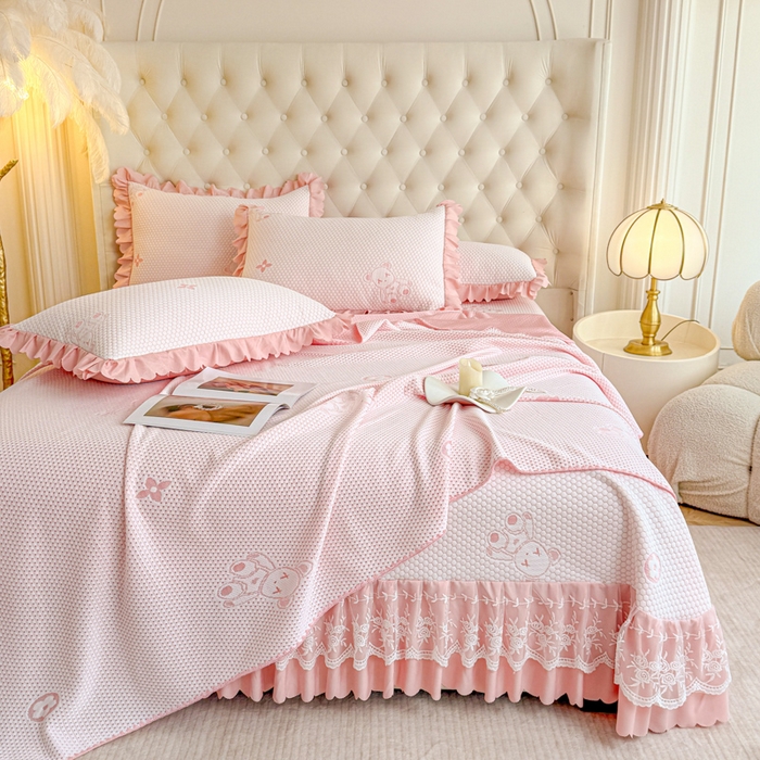 91家纺网 家纺一手货源 找家纺 美莱家纺 2025新款床盖款冰豆豆凉席床裙冰丝席小冰熊夏被单件三件套四件套 小冰熊-玉