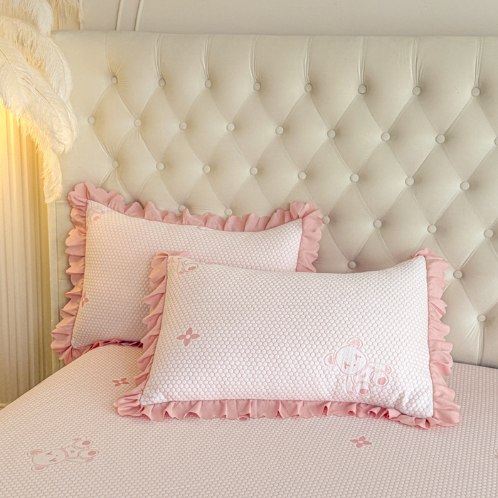 91家纺网 家纺一手货源 找家纺 美莱家纺 2025新款床盖款冰豆豆凉席床裙冰丝席小冰熊夏被单件三件套四件套 小冰熊-玉