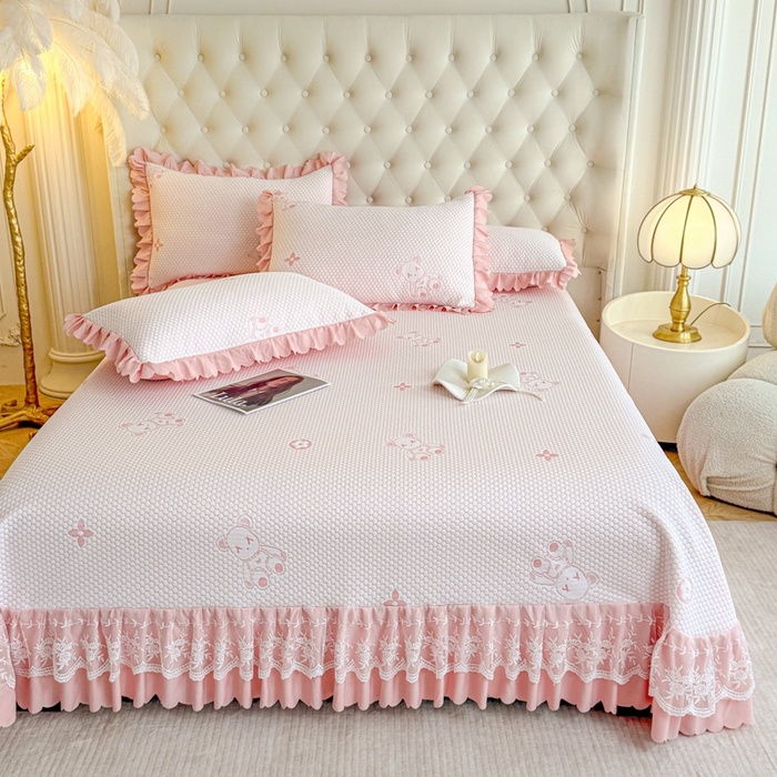 91家纺网 家纺一手货源 找家纺 美莱家纺 2025新款床盖款冰豆豆凉席床裙冰丝席小冰熊夏被单件三件套四件套 小冰熊-玉