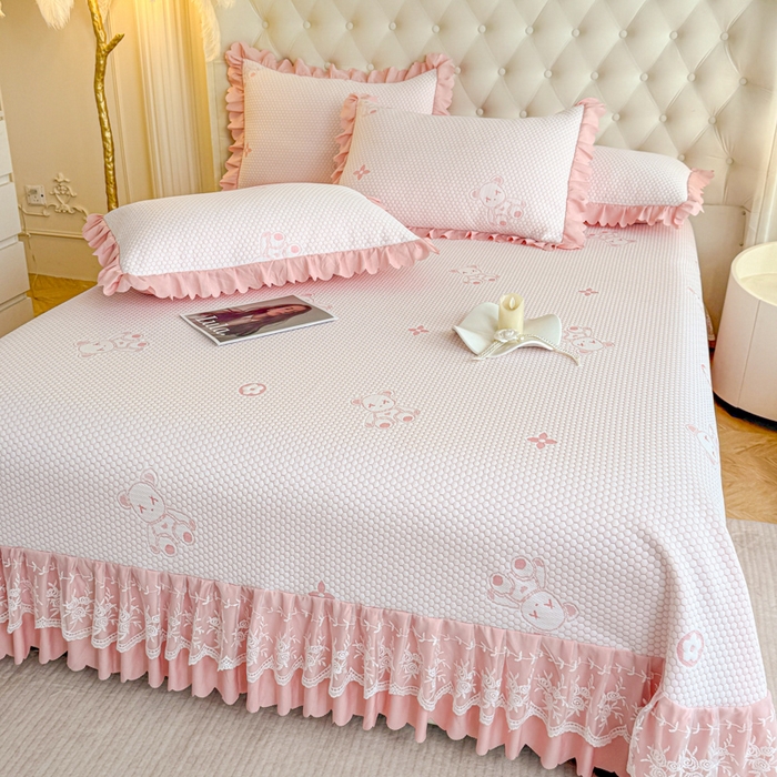 91家纺网 家纺一手货源 找家纺 美莱家纺 2025新款床盖款冰豆豆凉席床裙冰丝席小冰熊夏被单件三件套四件套 小冰熊-玉