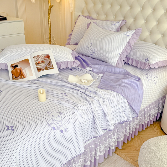 91家纺网 家纺一手货源 找家纺 美莱家纺 2025新款床盖款冰豆豆凉席床裙冰丝席小冰熊夏被单件三件套四件套 小冰熊-紫