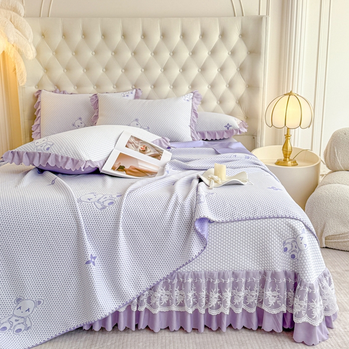 91家纺网 家纺一手货源 找家纺 美莱家纺 2025新款床盖款冰豆豆凉席床裙冰丝席小冰熊夏被单件三件套四件套 小冰熊-紫
