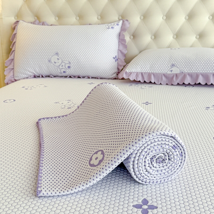 91家纺网 家纺一手货源 找家纺 美莱家纺 2025新款床盖款冰豆豆凉席床裙冰丝席小冰熊夏被单件三件套四件套 小冰熊-紫
