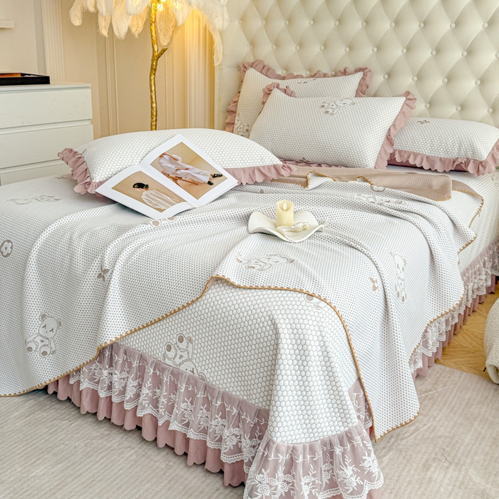 91家纺网 家纺一手货源 找家纺 美莱家纺 2025新款床盖款冰豆豆凉席床裙冰丝席小冰熊夏被单件三件套四件套 小冰熊-棕