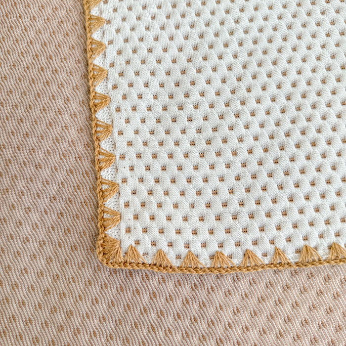 91家纺网 家纺一手货源 找家纺 美莱家纺 2025新款床盖款冰豆豆凉席床裙冰丝席小冰熊夏被单件三件套四件套 小冰熊-棕