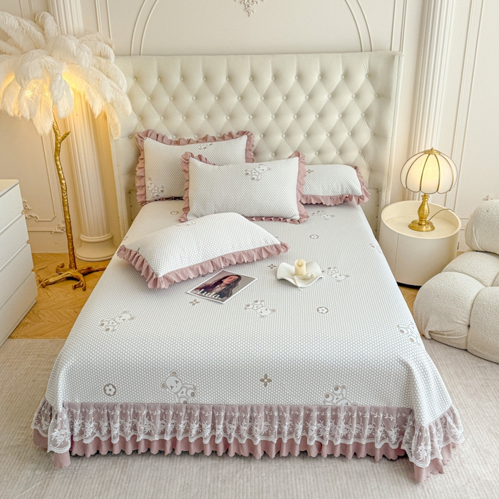 91家纺网 家纺一手货源 找家纺 美莱家纺 2025新款床盖款冰豆豆凉席床裙冰丝席小冰熊夏被单件三件套四件套 小冰熊-棕