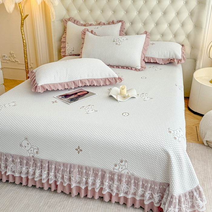 91家纺网 家纺一手货源 找家纺 美莱家纺 2025新款床盖款冰豆豆凉席床裙冰丝席小冰熊夏被单件三件套四件套 小冰熊-棕