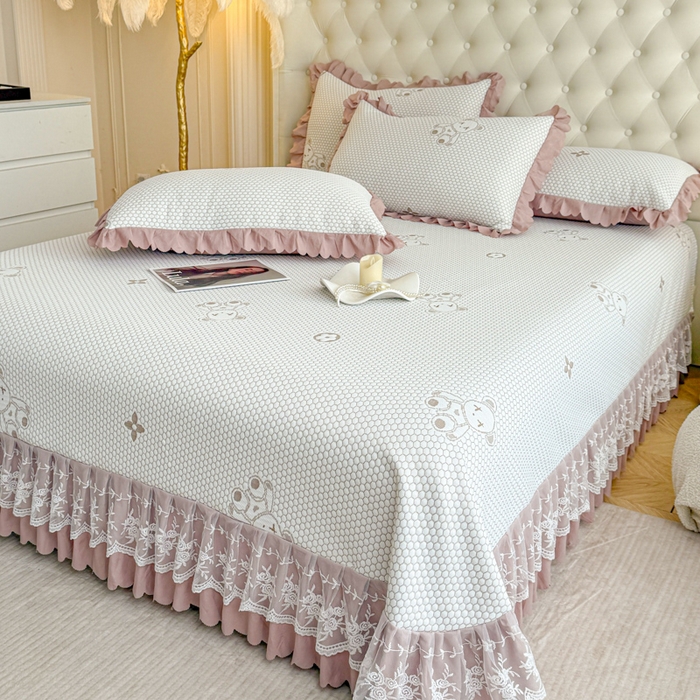 91家纺网 家纺一手货源 找家纺 美莱家纺 2025新款床盖款冰豆豆凉席床裙冰丝席小冰熊夏被单件三件套四件套 小冰熊-棕