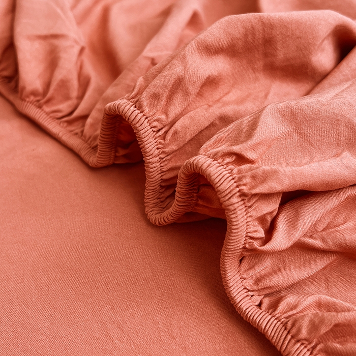 91家纺网 家纺一手货源 找家纺 卡迪熊家纺 2025新款亲肤舒适水洗m单床笠 落日橙