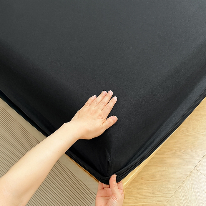 91家纺网 家纺一手货源 找家纺 卡迪熊家纺 2025新款亲肤舒适水洗m单床笠 耀夜黑