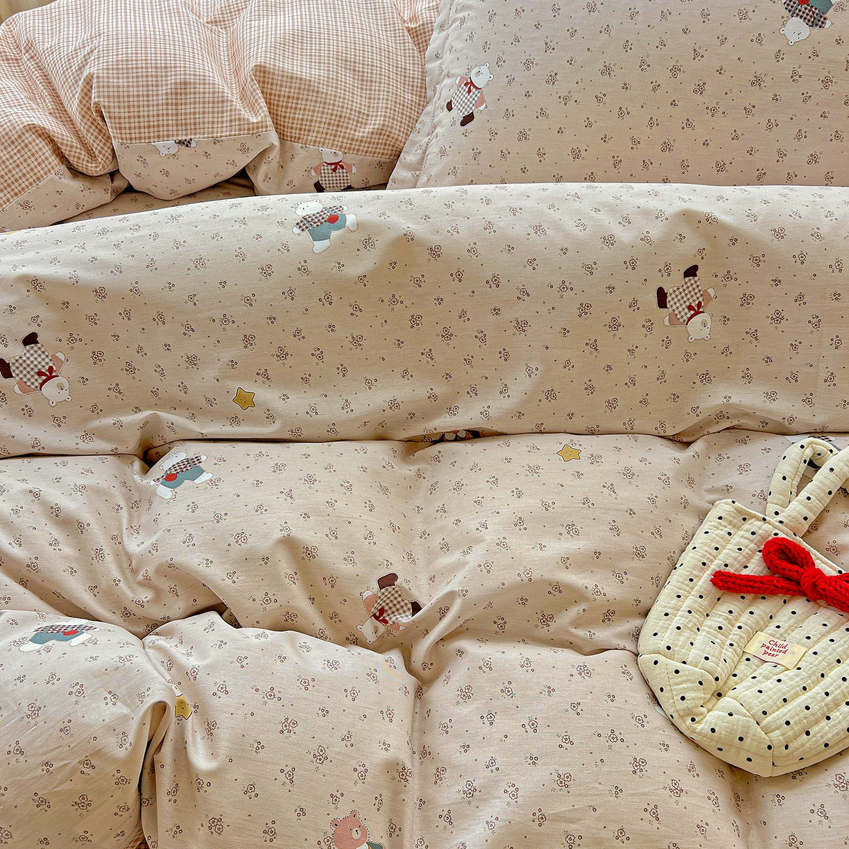 91家纺网 家纺一手货源 找家纺 依庭 2025春夏新款12868全棉纯棉印花卡通系列单被套 被套单件 莱迪熊-粉