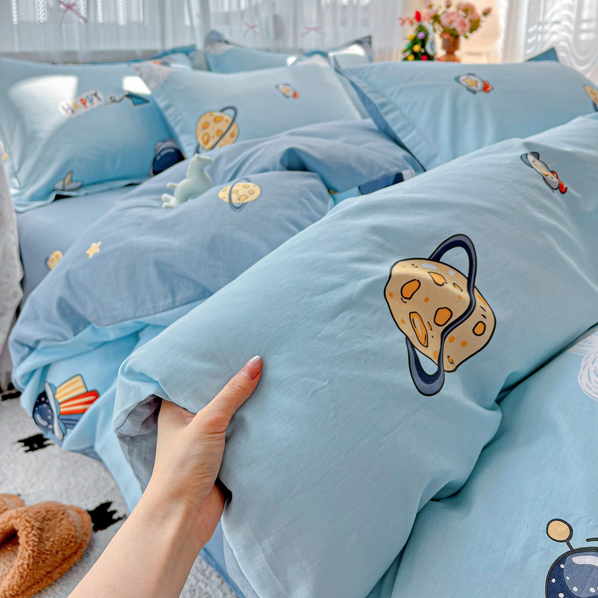 91家纺网 家纺一手货源 找家纺 依庭 2025春夏新款12868全棉纯棉印花卡通系列单被套 被套单件 太空奇遇