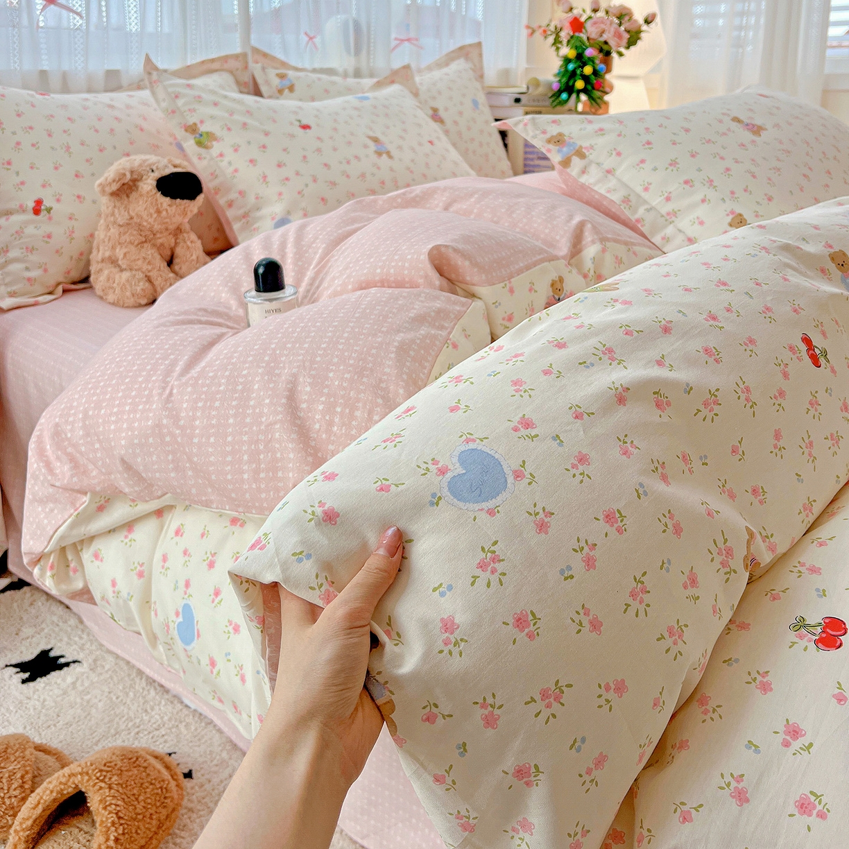 91家纺网 家纺一手货源 找家纺 依庭 2025春夏新款12868全棉纯棉印花卡通系列单被套 被套单件 小熊慕斯