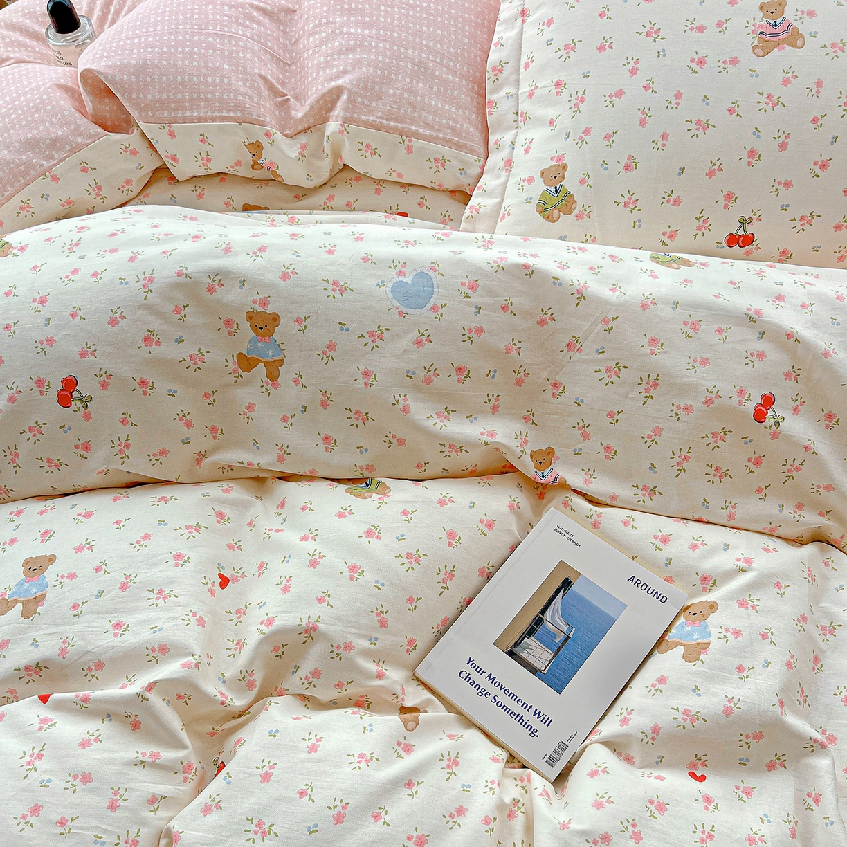 91家纺网 家纺一手货源 找家纺 依庭 2025春夏新款12868全棉纯棉印花卡通系列单被套 被套单件 小熊慕斯