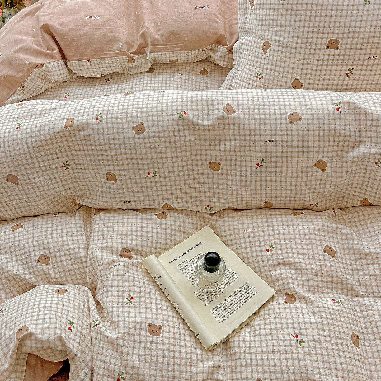 91家纺网 家纺一手货源 找家纺 依庭 2025春夏新款12868全棉纯棉印花卡通系列单被套 被套单件 熊熊奶冻