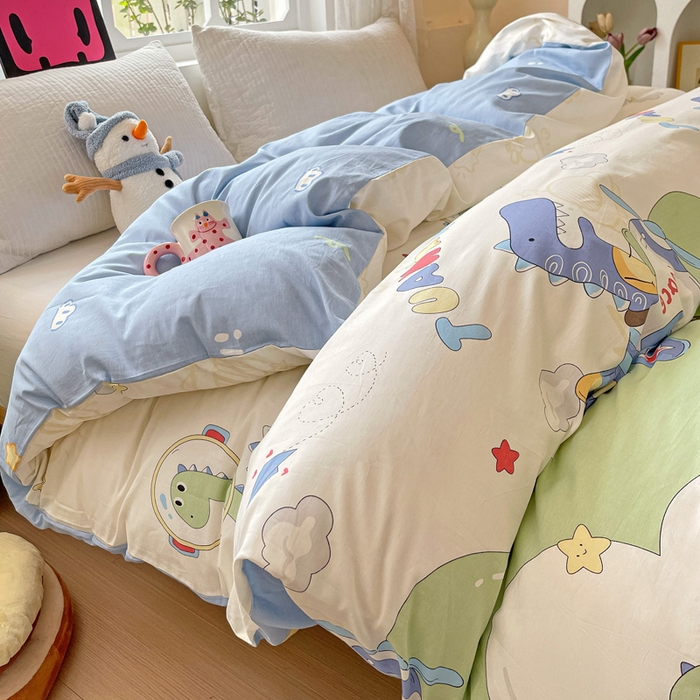 91家纺网 家纺一手货源 找家纺 依庭 2025春夏新款12868全棉纯棉印花卡通系列单被套 被套单件 小熊慕斯
