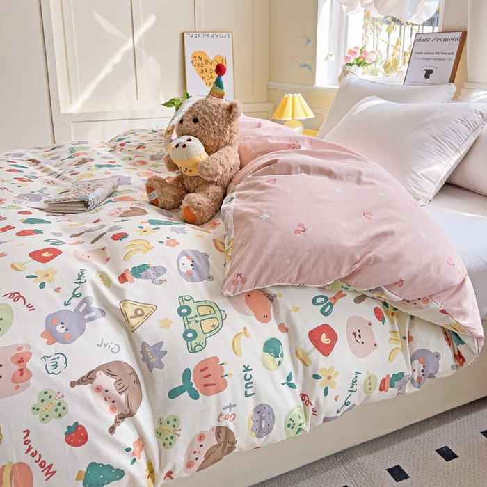 91家纺网 家纺一手货源 找家纺 依庭 2025春夏新款12868全棉纯棉印花卡通系列单被套 被套单件 小熊慕斯