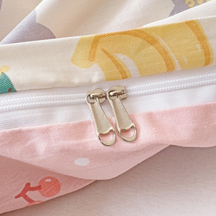 91家纺网 家纺一手货源 找家纺 依庭 2025春夏新款12868全棉纯棉印花卡通系列单被套 被套单件 小熊慕斯