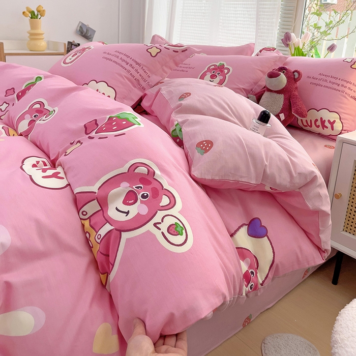 91家纺网 家纺一手货源 找家纺 依庭 2025春夏新款12868全棉纯棉印花卡通系列单被套 被套单件 小熊慕斯