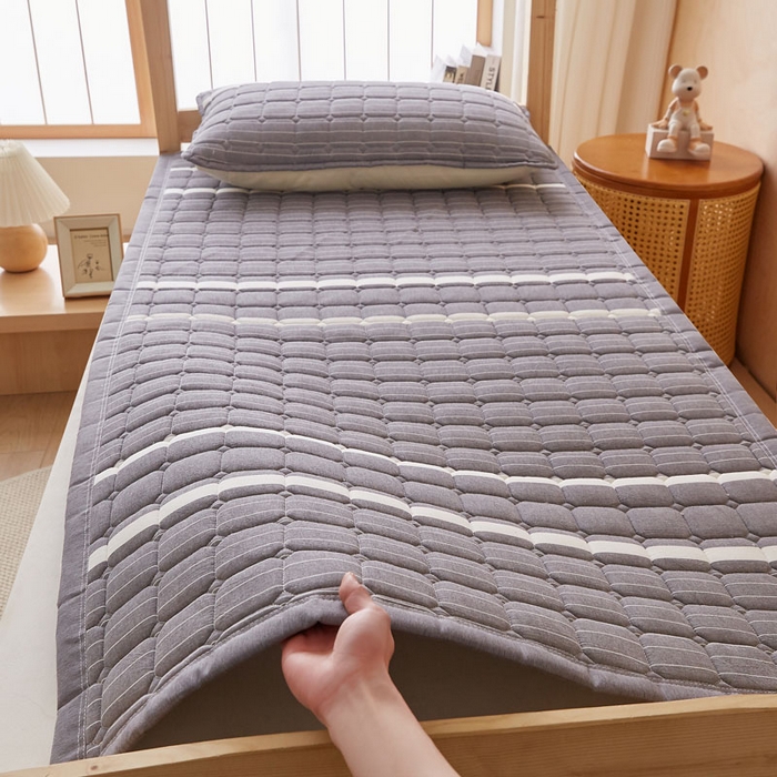 91家纺网 家纺一手货源 找家纺 暖季家纺 2025新款A类水洗棉学生絮叠床护垫 絮叠床护垫-英伦灰
