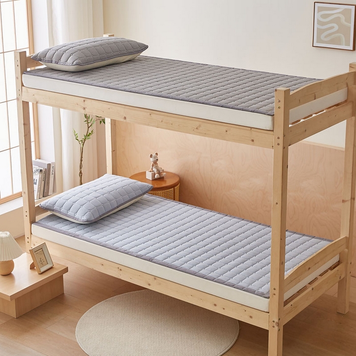 91家纺网 家纺一手货源 找家纺 暖季家纺 2025新款A类水洗棉学生絮叠床护垫 絮叠床护垫-浅灰