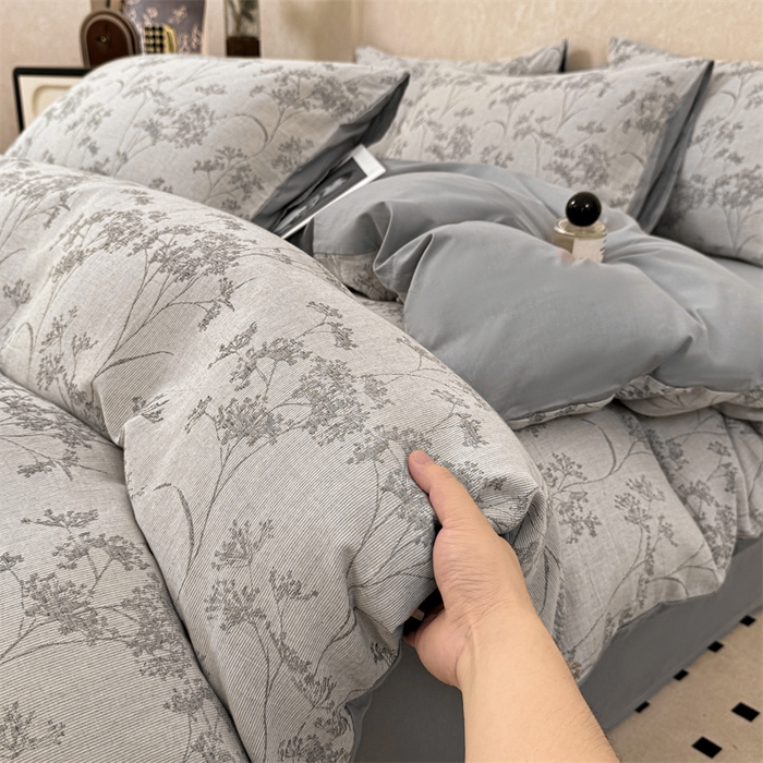 91家纺网 家纺一手货源 找家纺 灰鲸2025新款A类全棉三层纱色织提花系列四件套 初春-灰