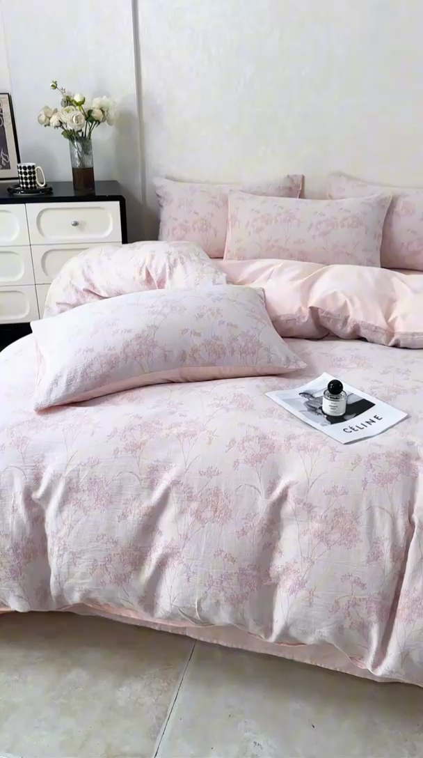 91家纺网 家纺一手货源 找家纺 灰鲸2025新款A类全棉三层纱色织提花系列四件套 初春-粉