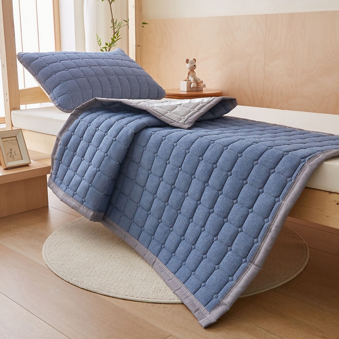 91家纺网 家纺一手货源 找家纺 暖季家纺 2025新款A类水洗棉学生絮叠床护垫 絮叠床护垫-蓝