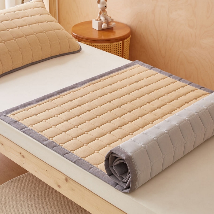 91家纺网 家纺一手货源 找家纺 暖季家纺 2025新款A类水洗棉学生絮叠床护垫 絮叠床护垫-卡其