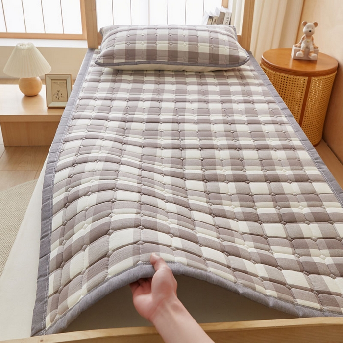 91家纺网 家纺一手货源 找家纺 暖季家纺 2025新款A类水洗棉学生絮叠床护垫 絮叠床护垫-灰中格