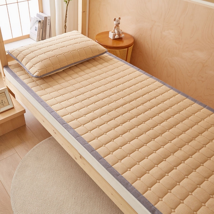 91家纺网 家纺一手货源 找家纺 暖季家纺 2025新款A类水洗棉学生絮叠床护垫 絮叠床护垫-卡其