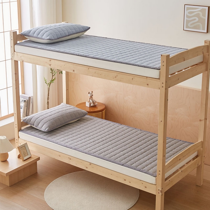 91家纺网 家纺一手货源 找家纺 暖季家纺 2025新款A类水洗棉学生絮叠床护垫 絮叠床护垫-灰