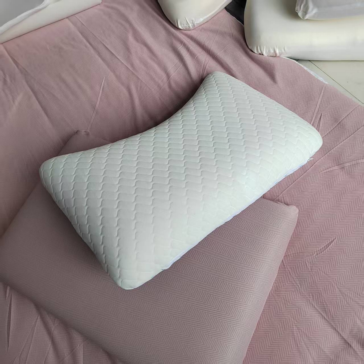 91家纺网 家纺一手货源 找家纺 （总）芯丝路枕业 2025新款零压力深睡眠慢回弹护颈枕