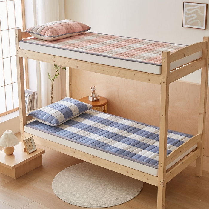 91家纺网 家纺一手货源 找家纺 暖季家纺 2025新款A类水洗棉学生絮叠床护垫 絮叠床护垫-蓝大格