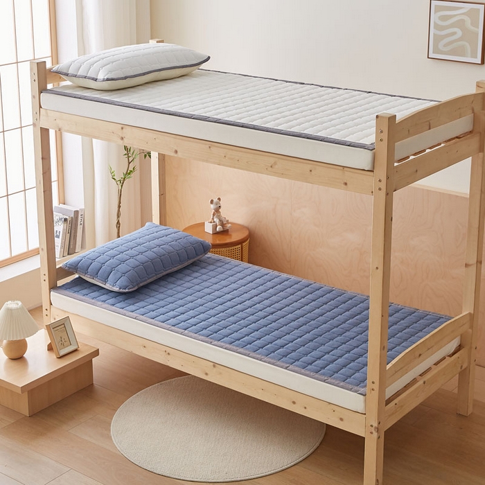 91家纺网 家纺一手货源 找家纺 暖季家纺 2025新款A类水洗棉学生絮叠床护垫 絮叠床护垫-蓝