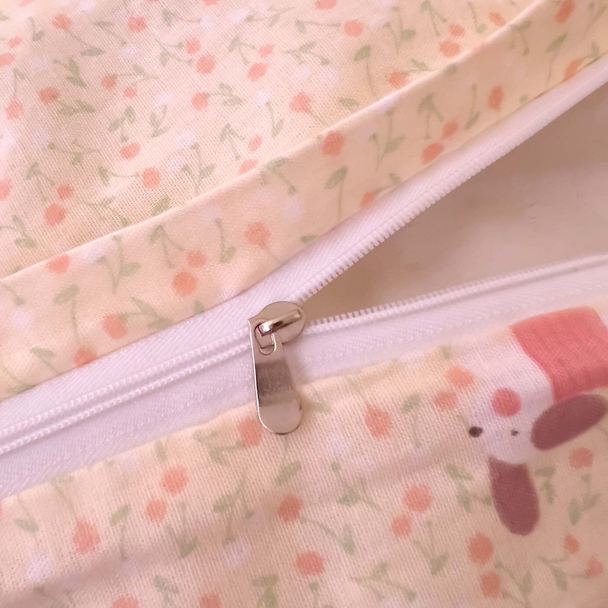 91家纺网 家纺一手货源 找家纺 DoDo 兜兜 2025新款全棉纯棉小温暖双层纱系列单枕套【可定做尺寸】 春日女孩