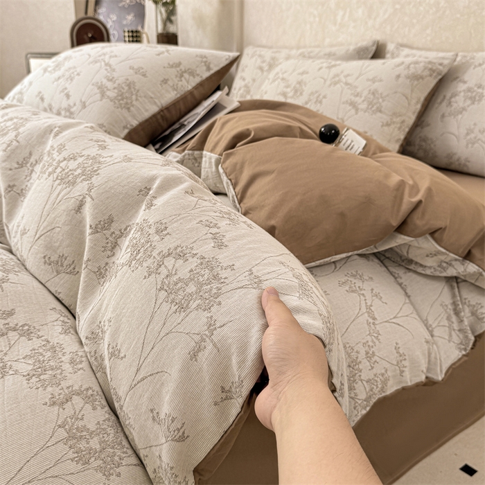 91家纺网 家纺一手货源 找家纺 灰鲸2025新款A类全棉三层纱色织提花系列四件套 初春-咖