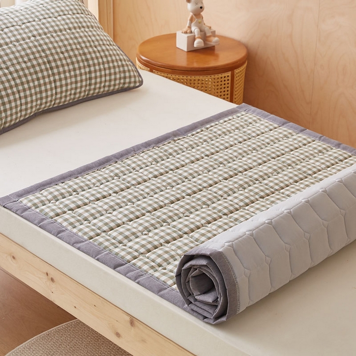 91家纺网 家纺一手货源 找家纺 暖季家纺 2025新款A类水洗棉学生絮叠床护垫 絮叠床护垫-绿小格